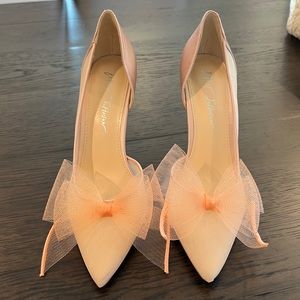 Betsey Johnson Womens Susan Tulle
Bow Pump Light Peachy Pink Party Heels.
